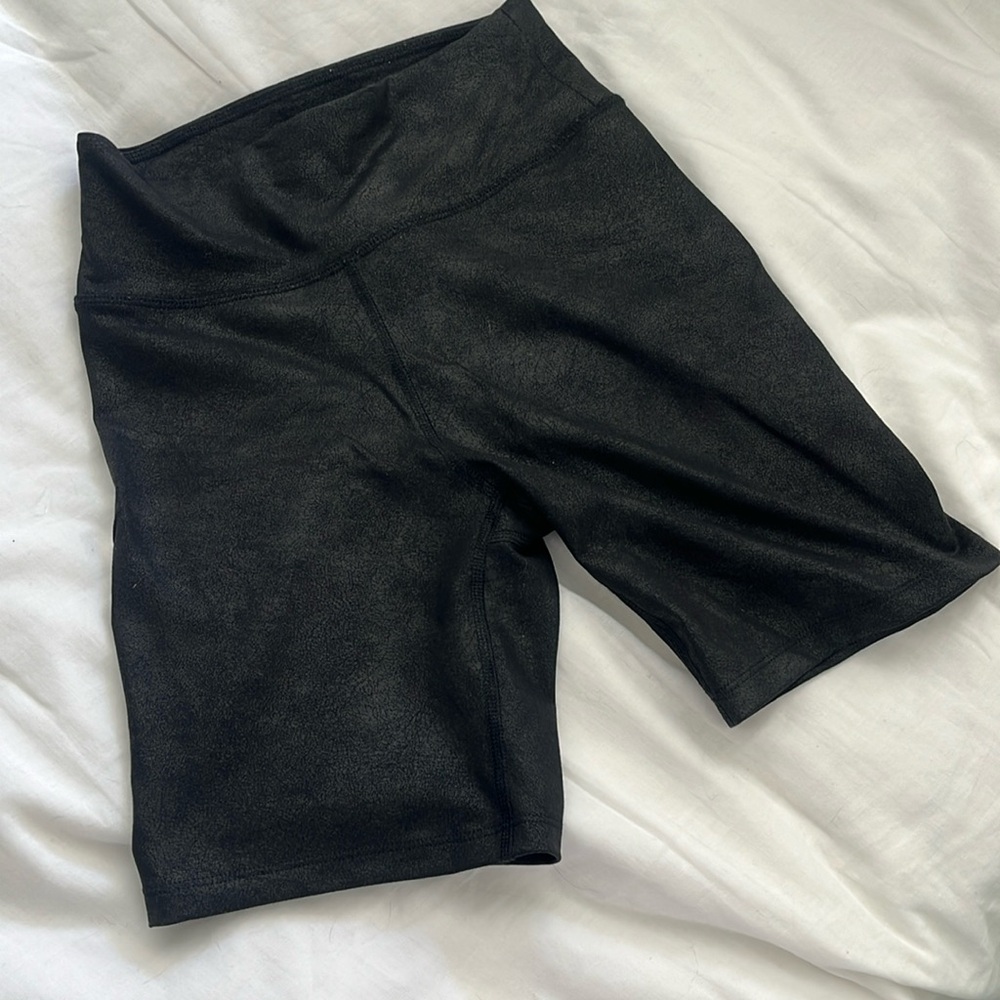 Size xs black biker short